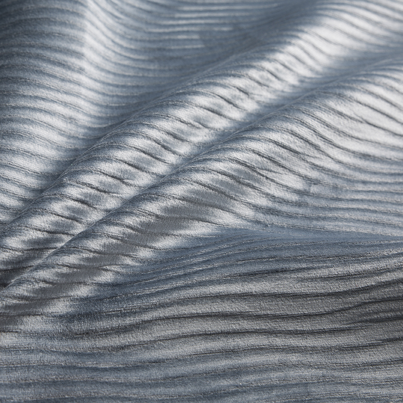 Un tissu à tricoter Wrap est une structure textile composée de boucles composées de plusieurs fils